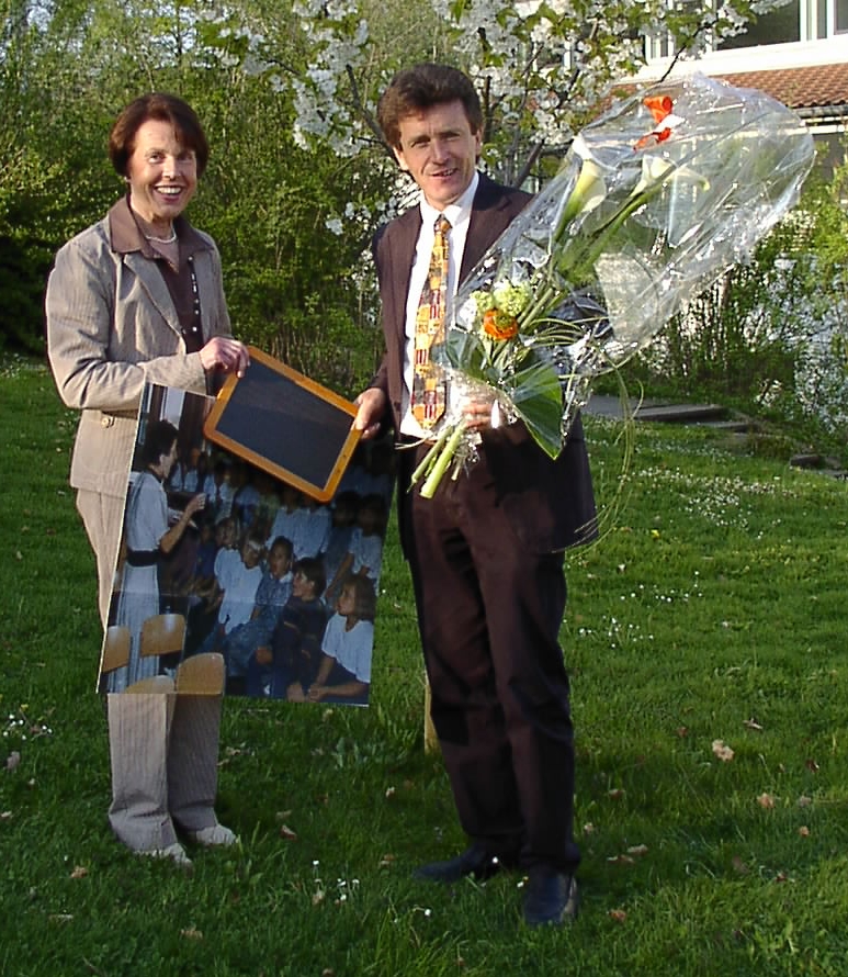 Jubilarin Renate Pfänder mit Schulleiter Willy Schmidt